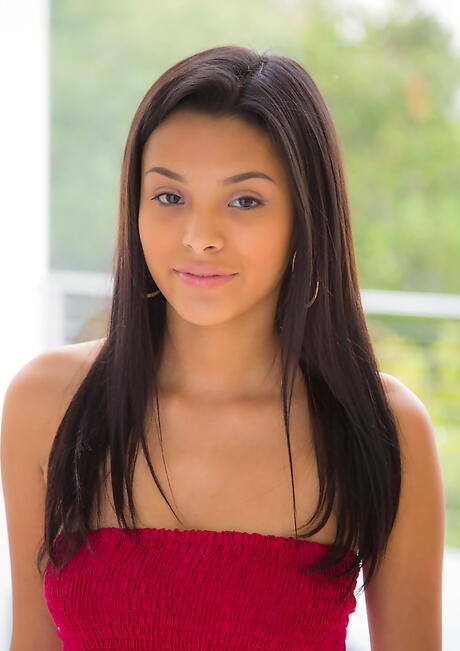 Superb latina cutie Josie Jagger bares her ass 