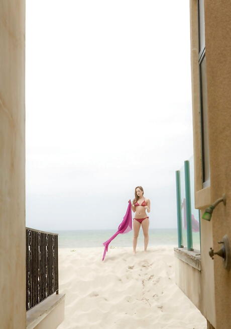 Stunning hottie Remi Lacroix exhibits her ass at beach